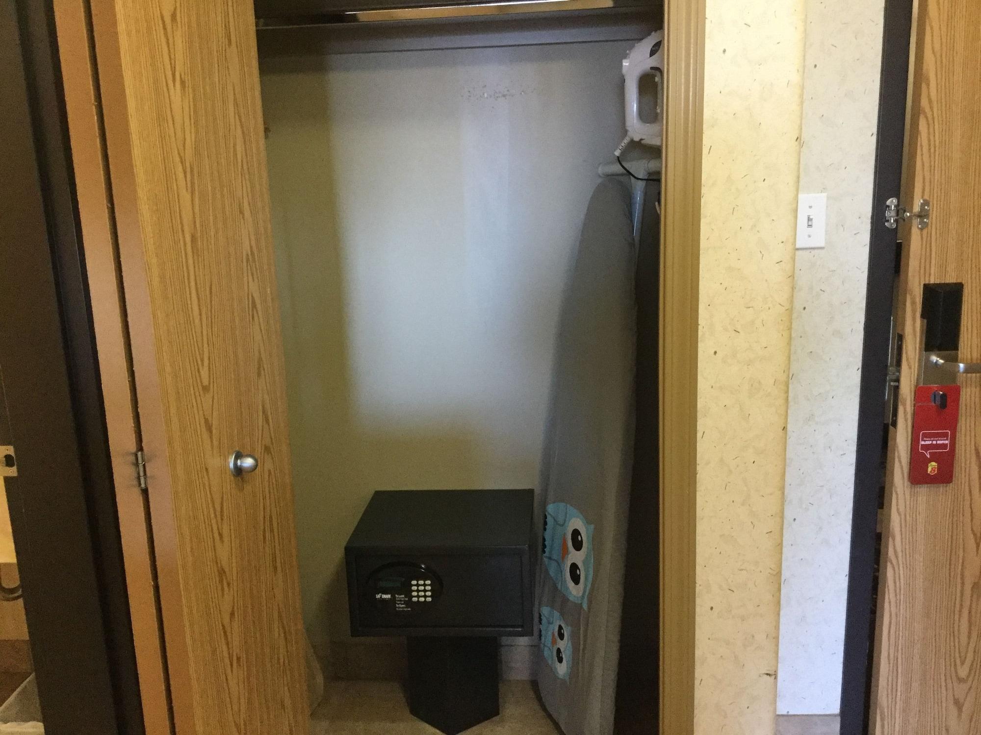 Super 8 By Wyndham Grande Prairie Hotel Eksteriør billede