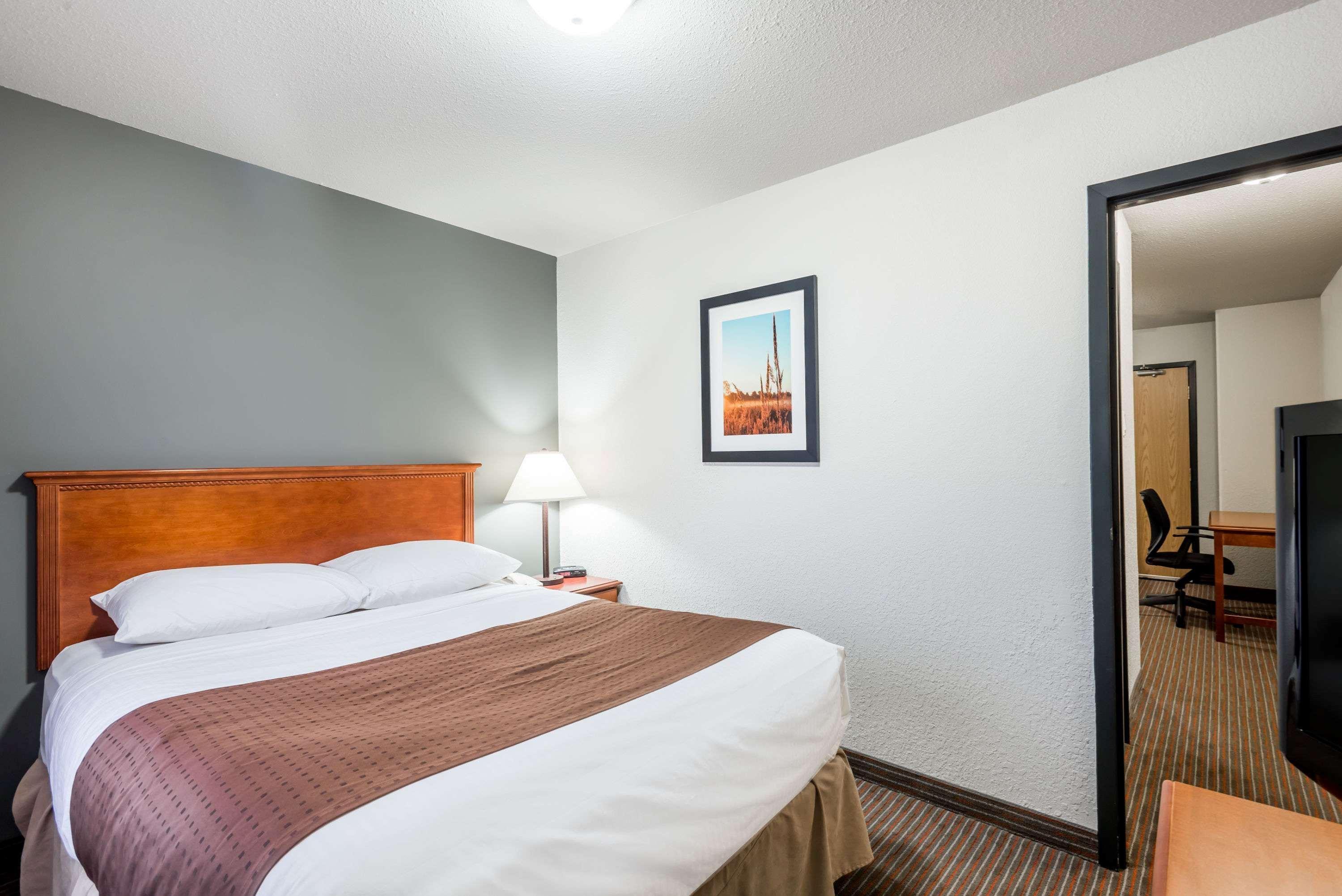 Super 8 By Wyndham Grande Prairie Hotel Eksteriør billede