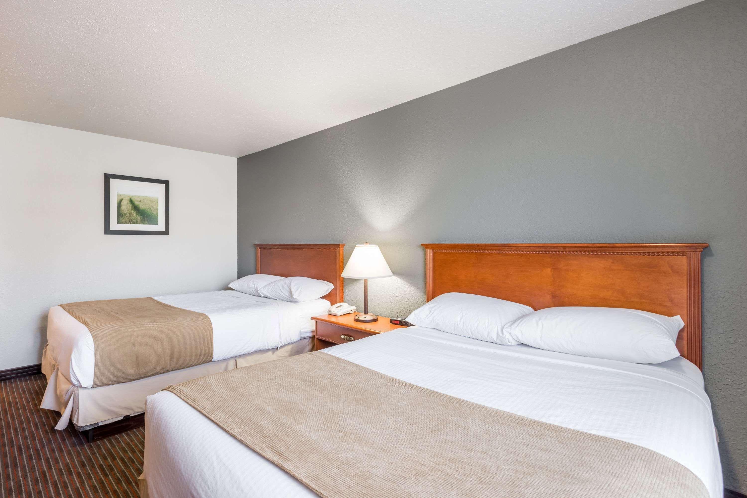 Super 8 By Wyndham Grande Prairie Hotel Eksteriør billede