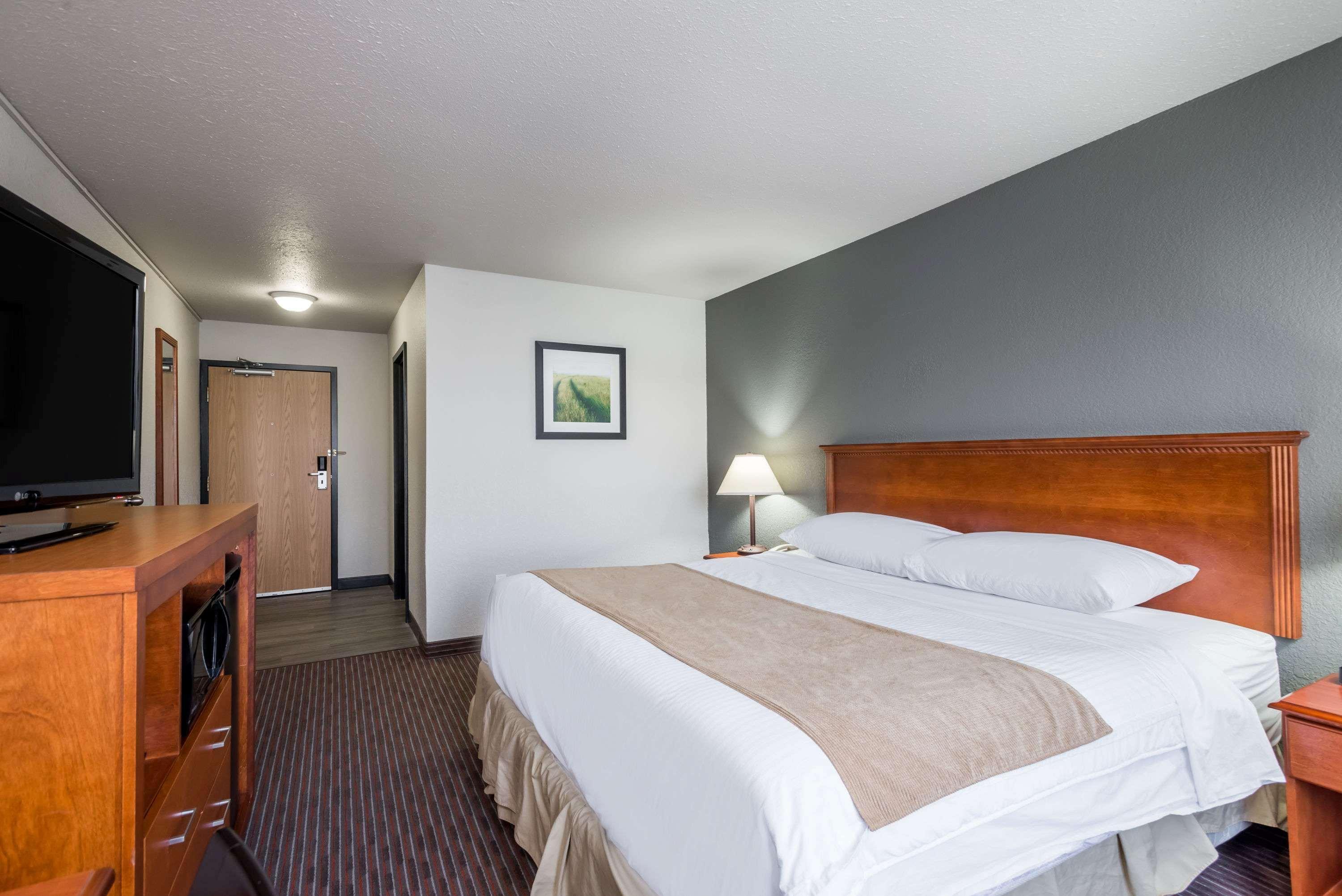 Super 8 By Wyndham Grande Prairie Hotel Eksteriør billede