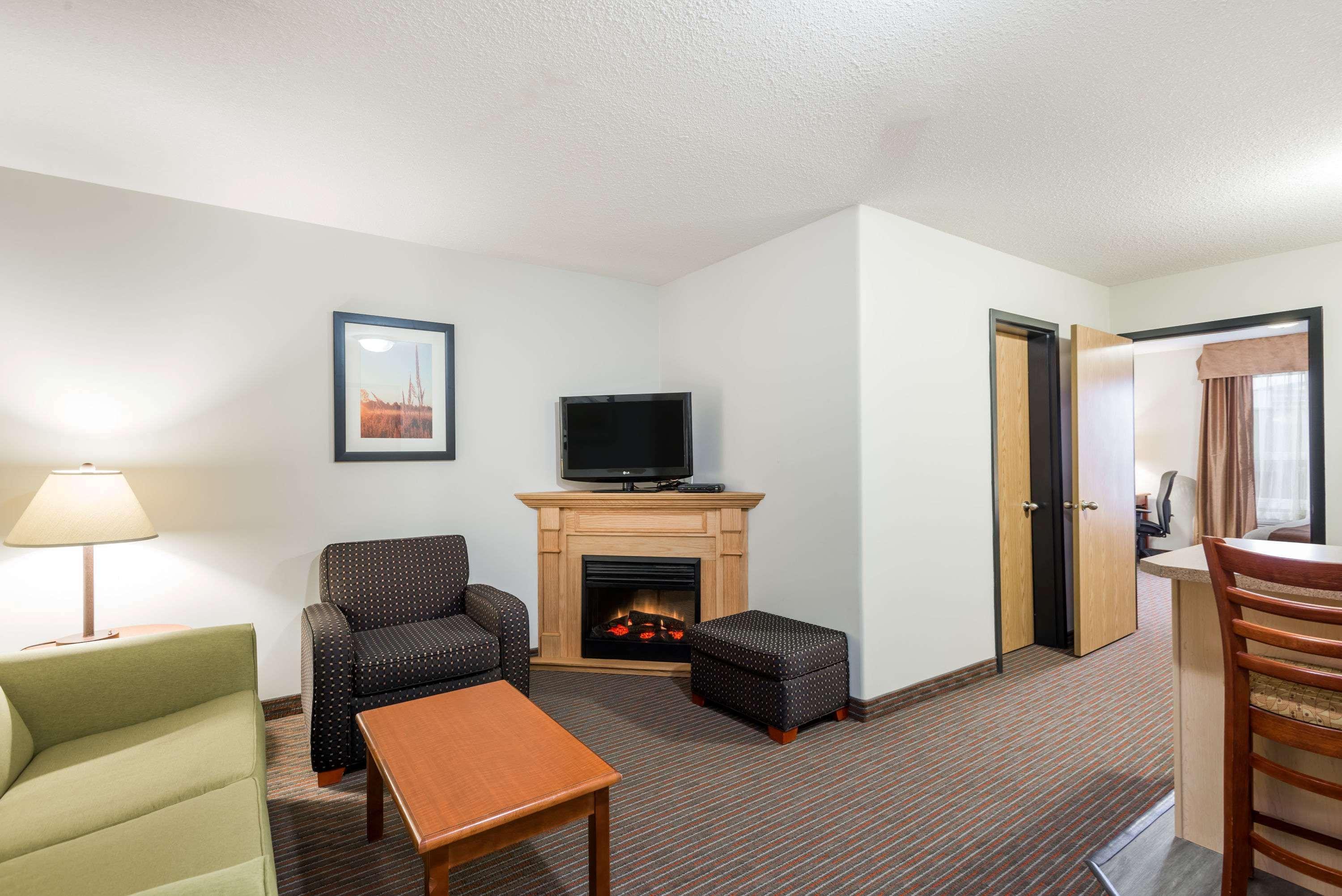 Super 8 By Wyndham Grande Prairie Hotel Eksteriør billede