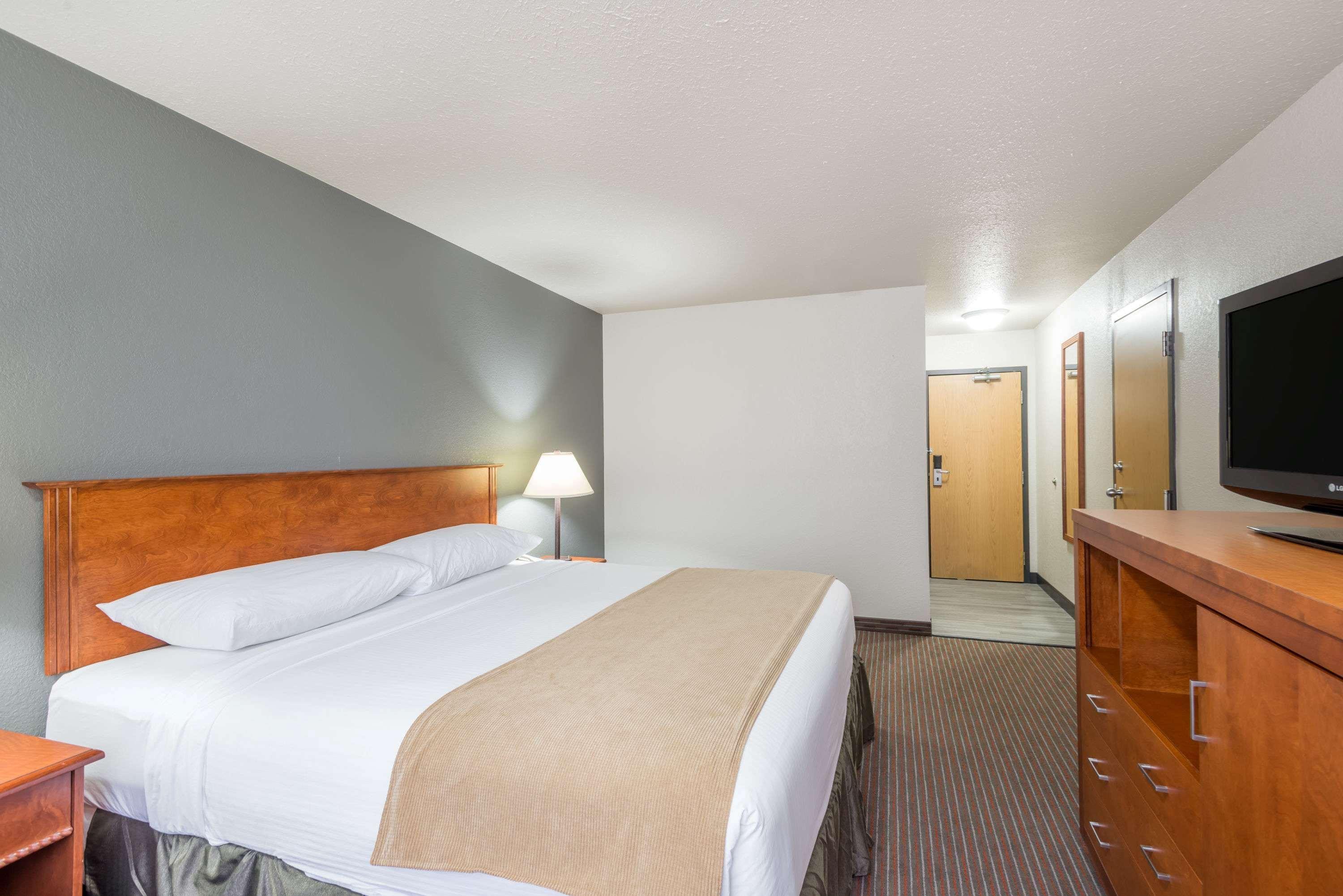 Super 8 By Wyndham Grande Prairie Hotel Eksteriør billede