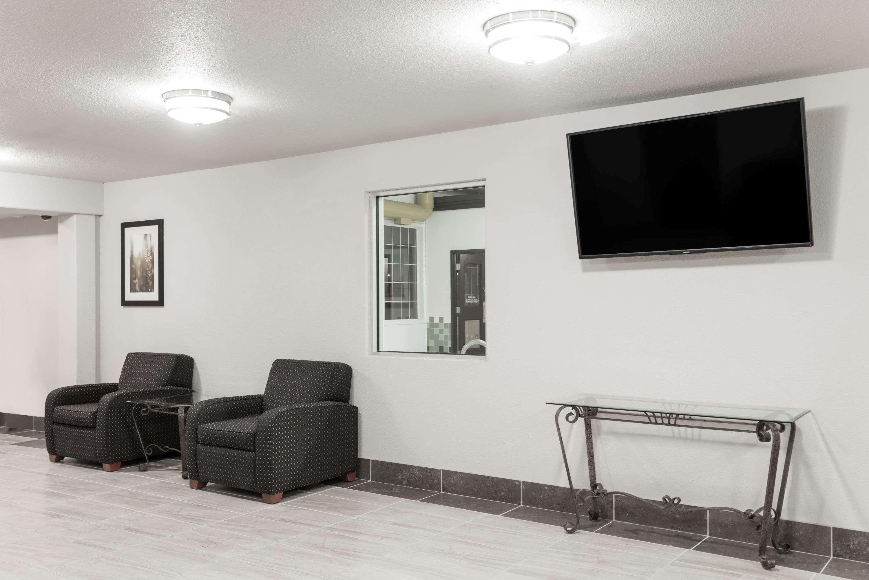 Super 8 By Wyndham Grande Prairie Hotel Eksteriør billede