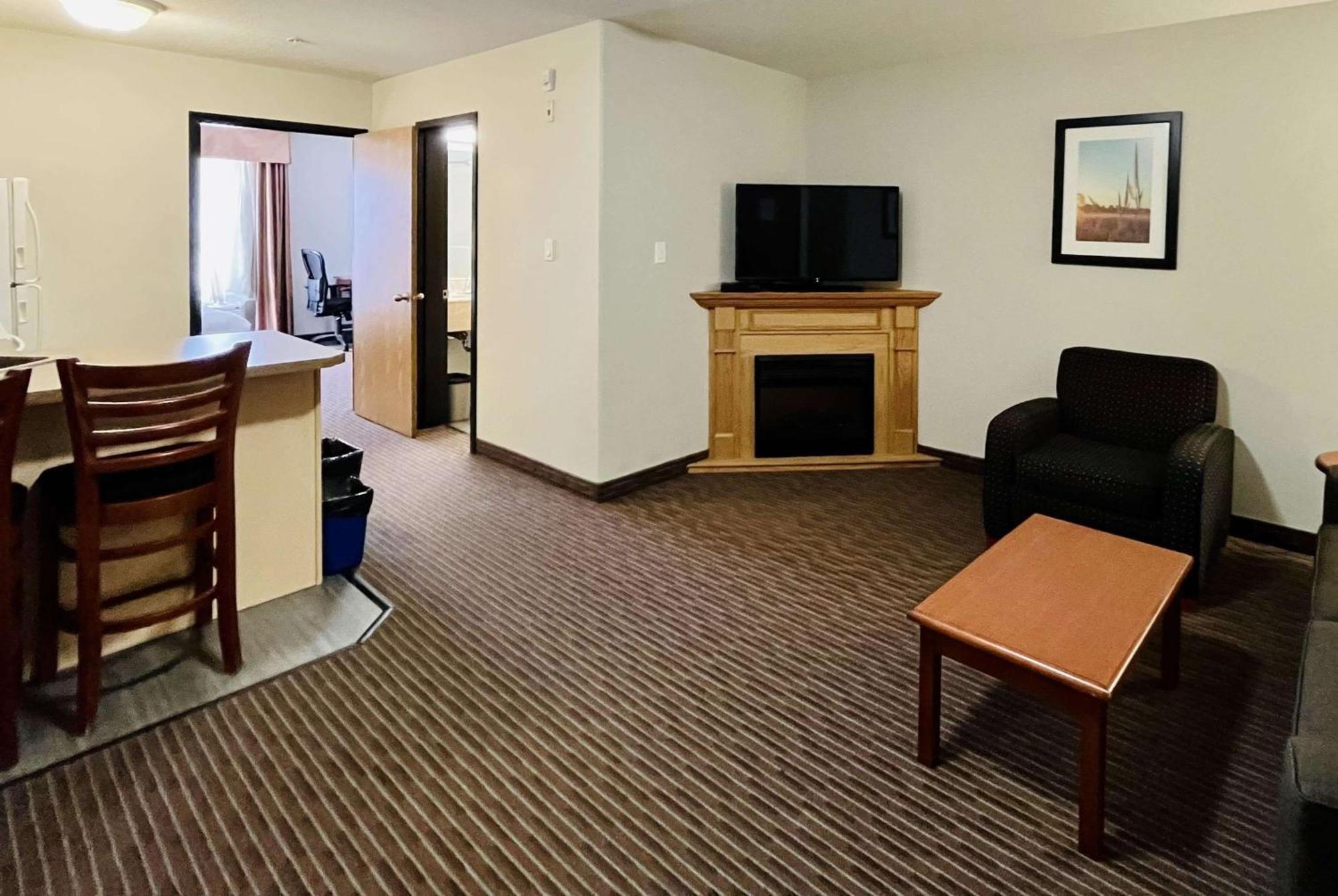 Super 8 By Wyndham Grande Prairie Hotel Eksteriør billede