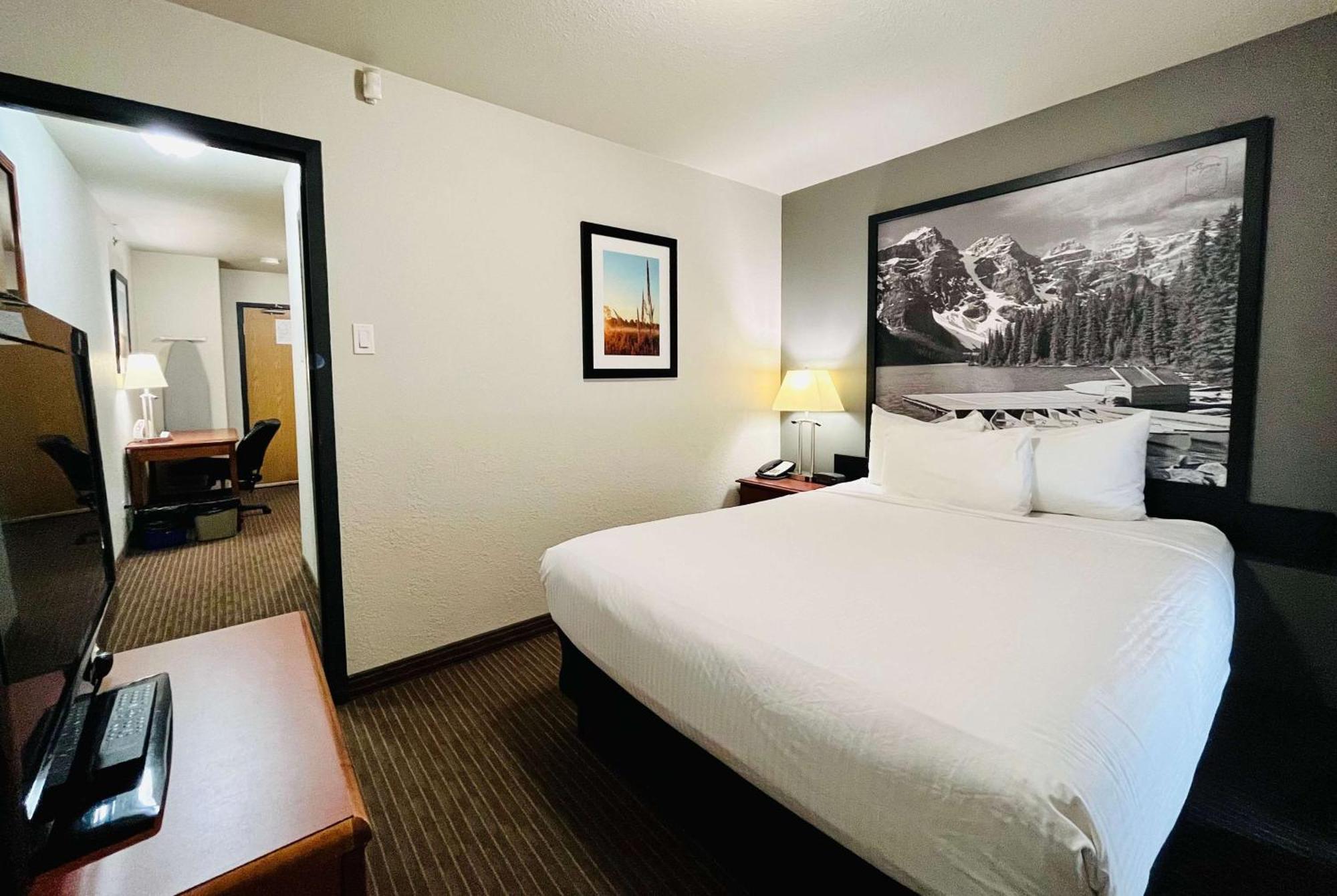 Super 8 By Wyndham Grande Prairie Hotel Eksteriør billede