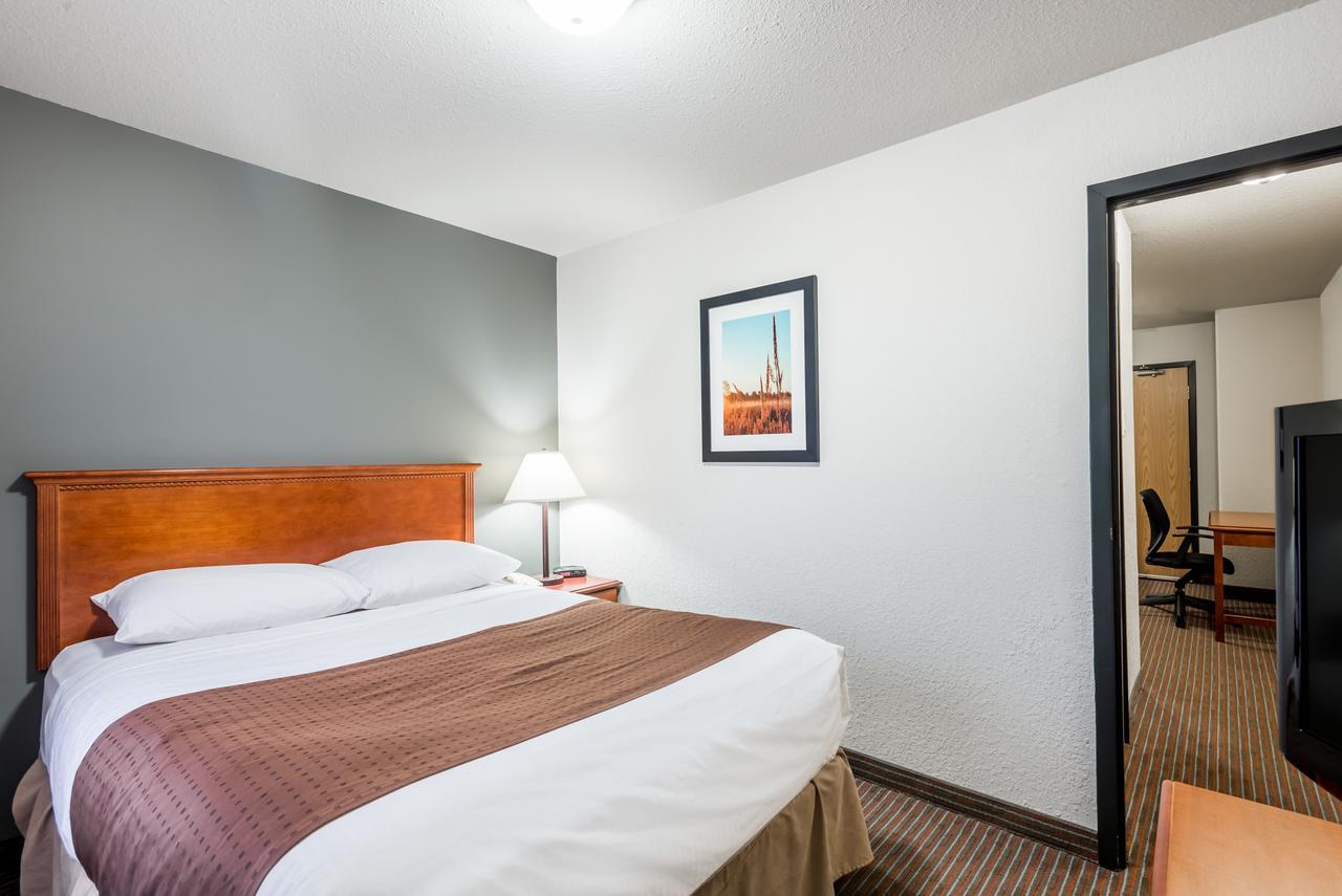 Super 8 By Wyndham Grande Prairie Hotel Eksteriør billede