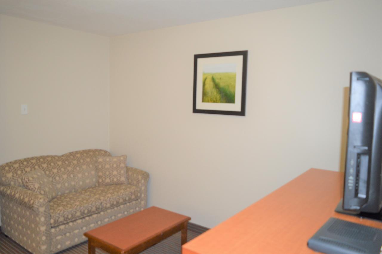 Super 8 By Wyndham Grande Prairie Hotel Eksteriør billede