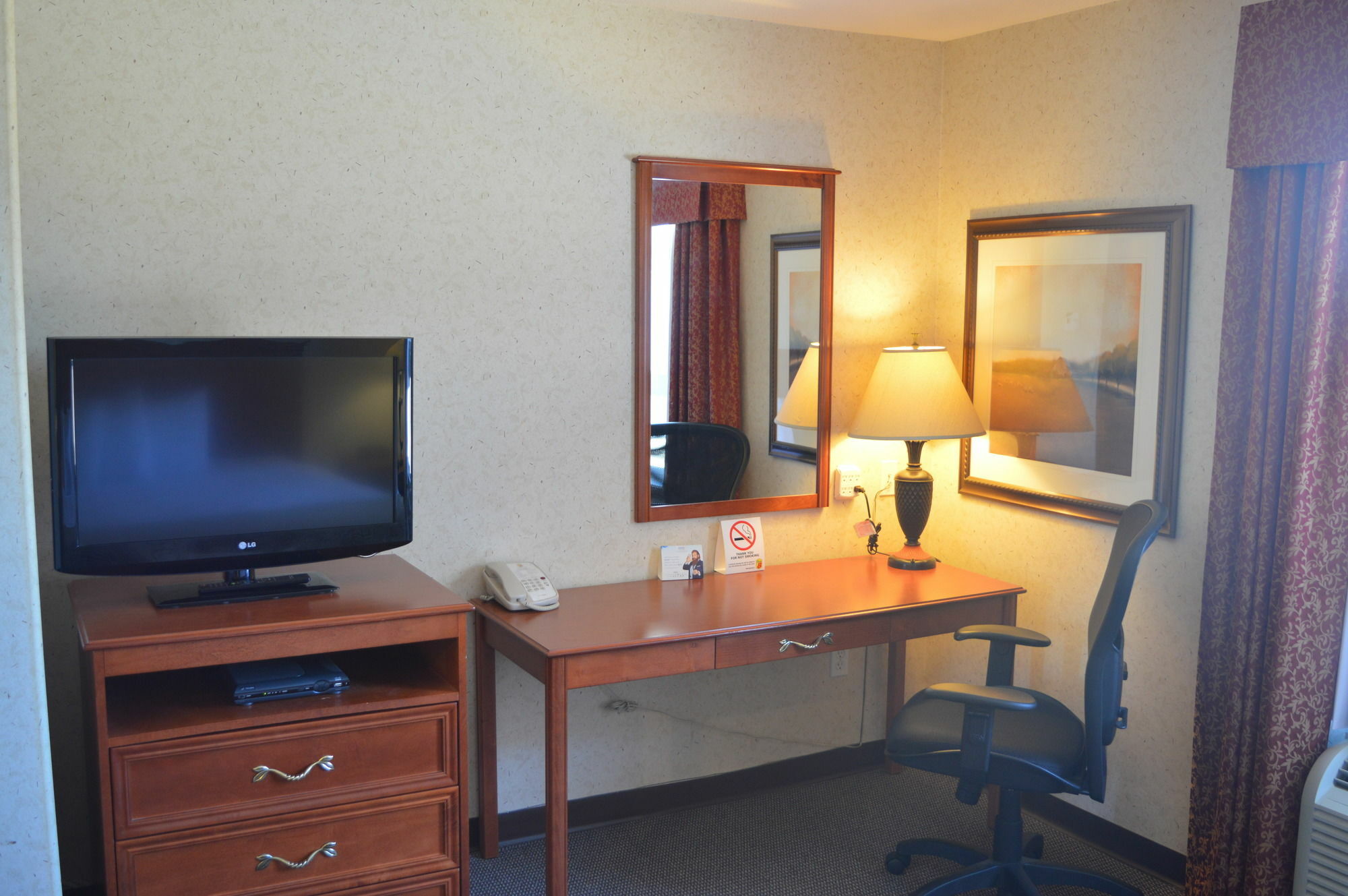 Super 8 By Wyndham Grande Prairie Hotel Eksteriør billede