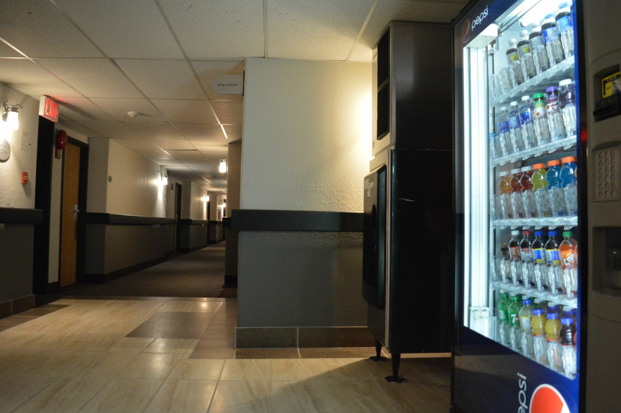 Super 8 By Wyndham Grande Prairie Hotel Eksteriør billede
