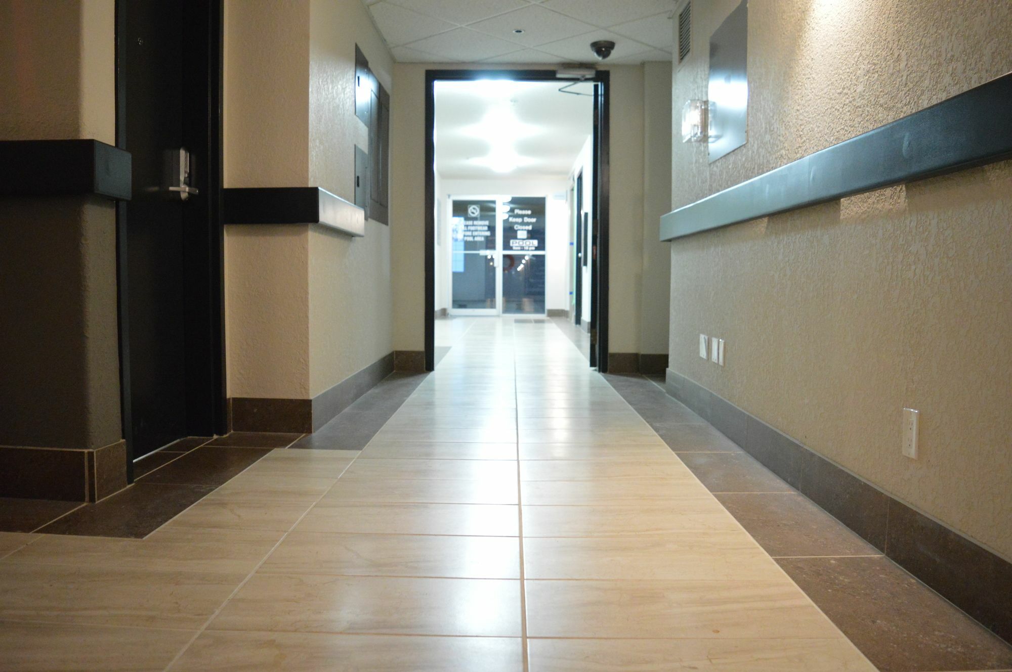 Super 8 By Wyndham Grande Prairie Hotel Eksteriør billede