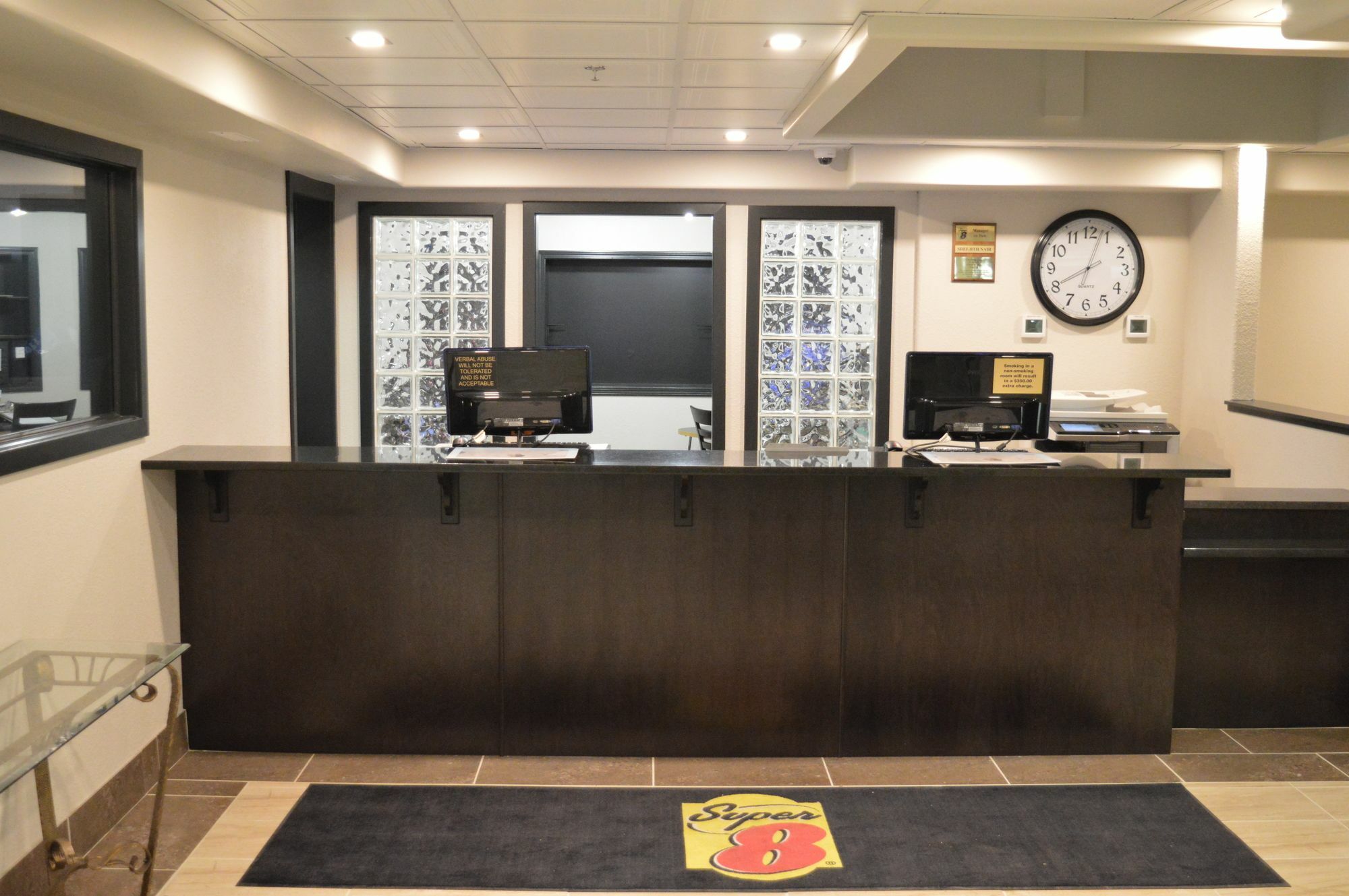 Super 8 By Wyndham Grande Prairie Hotel Eksteriør billede
